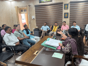 श्रीनगर गढ़वाल में अतिक्रमण पर नगर निगम सख्त: दुकानों के बाहर अब केवल ढाई फीट की छूट, उल्लंघन पर कटेगा चालान।