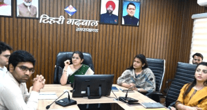 टिहरी में पिरूल संग्रहण को मिशन मोड में लागू करने के निर्देश, वनाग्नि नियंत्रण के साथ रोजगार सृजन पर जोर।