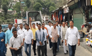 थराली में आपदा प्रभावितों से मिले हरीश रावत, राहत और आपदा प्रबंधन व्यवस्था पर उठाए सवाल।