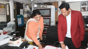 नैनीताल में कमिश्नर दीपक रावत ने पकड़ीं गंभीर अनियमितताएं, एसडीएम-तहसीलदार को लगाई फटकार