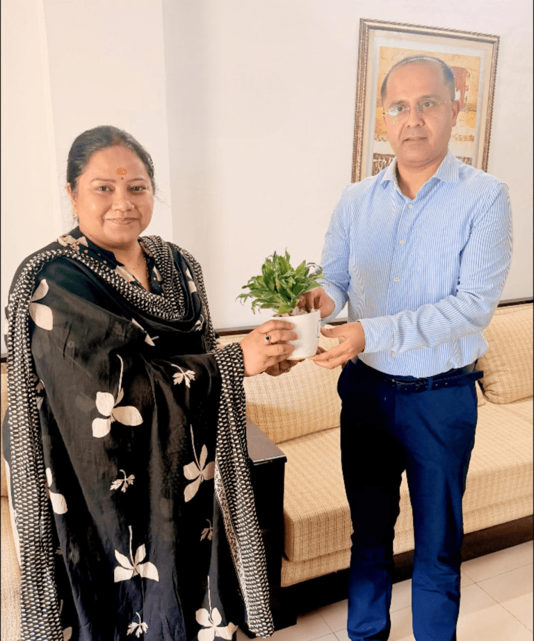 श्रीनगर गढ़वाल को सोलर सिटी बनाने की कवायद तेज, मेयर आरती भंडारी ने सीएम सचिव से की मुलाकात।