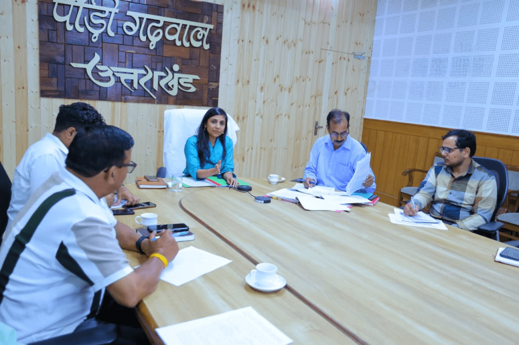 पौड़ी गढ़वाल में एसआईआर-2026: जिलाधिकारी स्वाति एस भदौरिया ने राजनीतिक दलों संग की समीक्षा बैठक, मतदाता सूची शुद्धिकरण पर जोर।