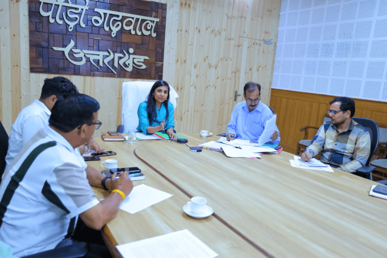 पौड़ी गढ़वाल में एसआईआर-2026: जिलाधिकारी स्वाति एस भदौरिया ने राजनीतिक दलों संग की समीक्षा बैठक, मतदाता सूची शुद्धिकरण पर जोर।