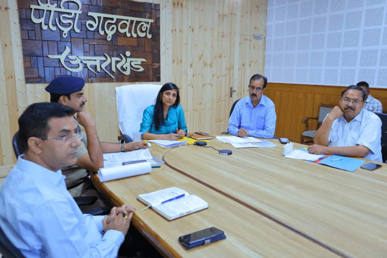 कांवड़ यात्रा की तैयारियों को लेकर डीएम स्वाति भदौरिया का सख्त रुख, 10 जुलाई तक पूरे करने होंगे सभी निर्माण कार्य।