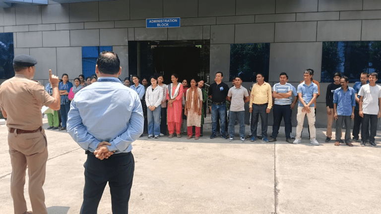 कोटद्वार में नशामुक्त भारत पखवाड़ा: पुलिस ने ITI और फार्मा कंपनी के छात्र-कर्मचारियों को दिलाई शपथ
