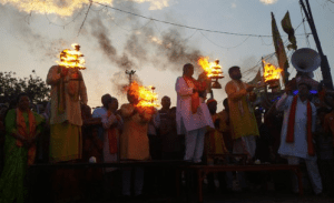 टनकपुर: मां शारदा के धाम में पहुंचे प्रवीण तोगड़िया, शारदा घाट की आरती में शामिल होकर दिया संस्कृति और पर्यावरण संरक्षण का संदेश