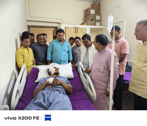 भालू के जबड़ों को पकड़कर युवक ने बचाई जान, शिक्षा मंत्री डॉ. धन सिंह रावत ने अस्पताल पहुंचकर जाना हालचाल।