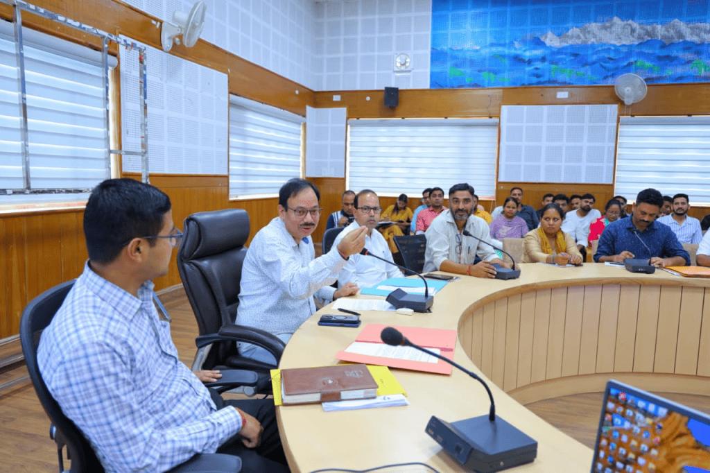ठोस अपशिष्ट प्रबंधन नियम-2026 के क्रियान्वयन को लेकर वीपीडीओ का प्रशिक्षण, गांवों में चार रंगों के कूड़ेदान होंगे स्थापित।