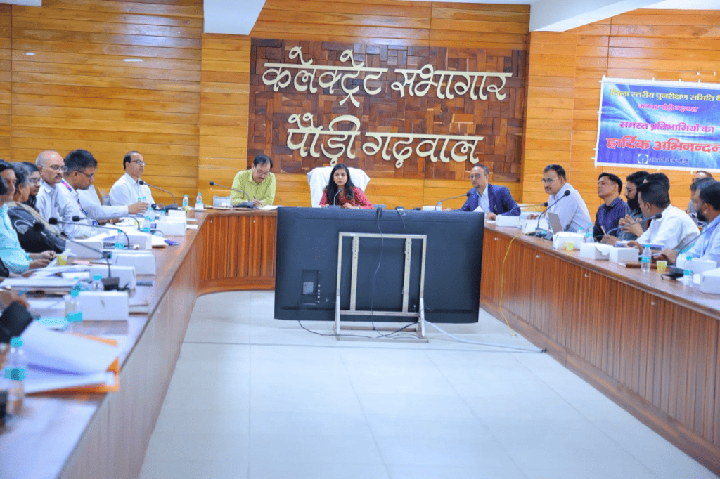 बैंकों की उदासीनता पर डीएम का सख्त रुख, सीडी रेशियो सुधारने और लंबित ऋण निस्तारण के दिए कड़े निर्देश।