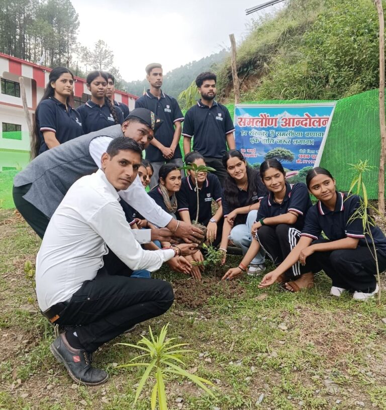 एथिक्स विश्वविद्यालय उद्घाटन पर समलौंण आंदोलन से जुड़ा पौधारोपण, छात्रों ने लिया संकल्प | Ethics University Pauri Tree Plantation Samloun Movement