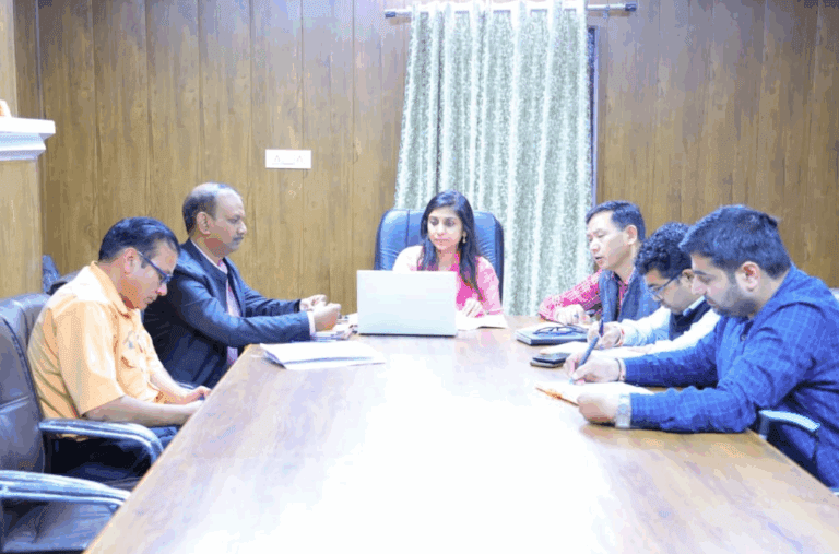 पौड़ी जिला प्रशासन ने बारिश से हुए नुकसान पर त्वरित प्रतिक्रिया दी, तेजी से बहाली सुनिश्चित की | Pauri District Administration Rain Damage Restoration
