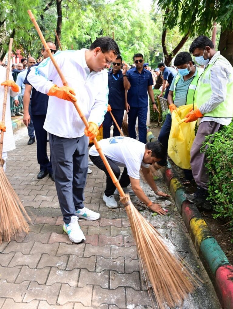 स्वच्छ उत्सव 2025 देहरादून (Swachh Utsav 2025 Dehradun): सीएम धामी ने शुरू किया स्वच्छता अभियान (Swachhta Abhiyan), पर्यावरण संरक्षण पर जोर