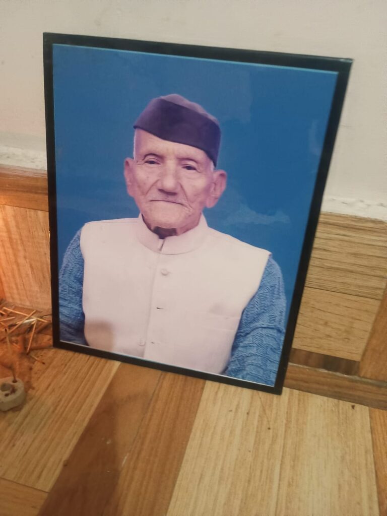 बार एसोसिएशन श्रीनगर ने एडवोकेट आनंद सिंह बुटोला के पिता स्वर्गीय अवतार सिंह बुटोला के निधन पर गहरा शोक व्यक्त किया