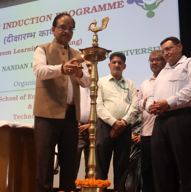 श्रीनगर गढ़वाल विश्वविद्यालय ने प्रेरणादायक दीक्षारंभ कार्यक्रम के साथ नए छात्रों का किया स्वागत | University Welcomes New Students with Inspiring Induction Program