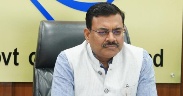 dehradun chief secretary anand bardhan meeting upcl vyaya samayhastakshar