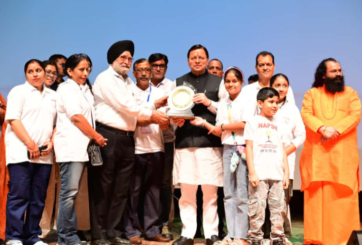 dehradun cm dhami aapda yoddha sammaan sahayta rashi samayhastakshar