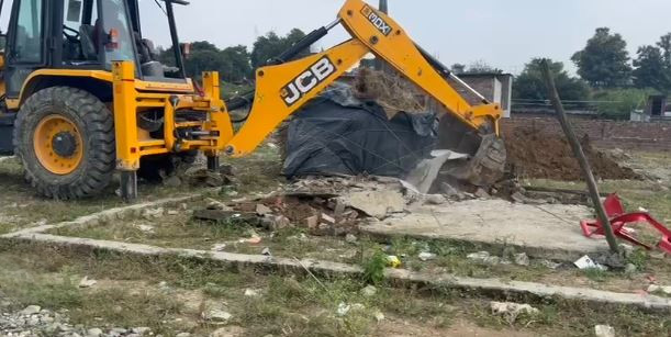 dehradun mdda avaidh plotting bulldozer samayhastakshar