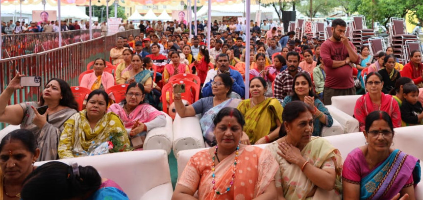 sahkarita mela dusre din utsaah mahila samuh samayhastakshar 1