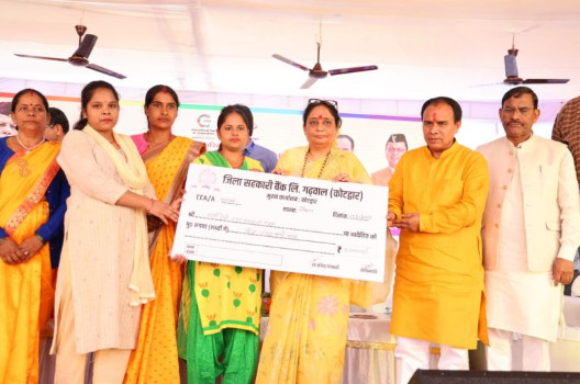 sahkarita mela dusre din utsaah mahila samuh samayhastakshar 2
