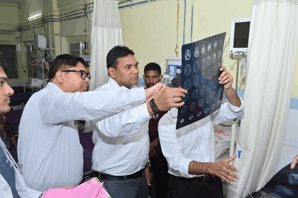 srinagar garhwal base hospital health secretary inspection 4 samayhastakshar
