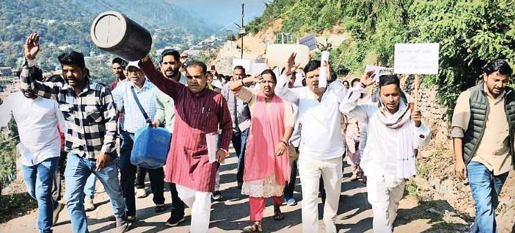 kirtingar block peyjal sankat dharna samayhastakshar