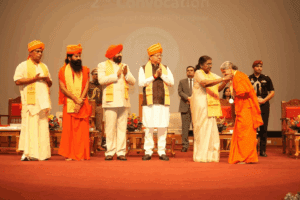 patnajali vishwavidyalaya diksha samaroh haridwar : राष्ट्रपति ने दी 1424 उपाधियाँ, बेटियों की भागीदारी और परंपरा पर जोर।