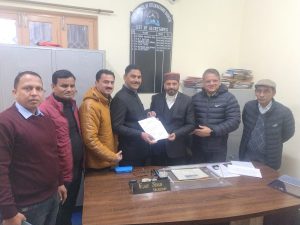 अर्जुन सिंह भंडारी ने नैनीताल में बार काउंसिल सदस्य पद के लिए किया नामांकन, श्रीनगर बार एसोसिएशन ने दिया सर्वसम्मत समर्थन।