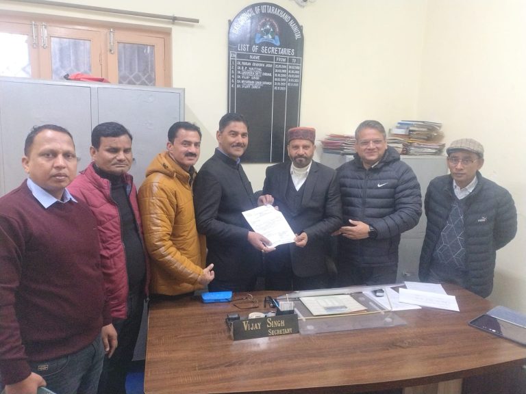 अर्जुन सिंह भंडारी ने नैनीताल में बार काउंसिल सदस्य पद के लिए किया नामांकन, श्रीनगर बार एसोसिएशन ने दिया सर्वसम्मत समर्थन।