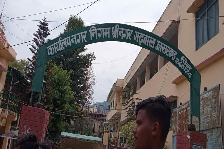 श्रीनगर में पर्यावरण नियम तोड़ने पर दो प्रतिष्ठानों पर जुर्माना।