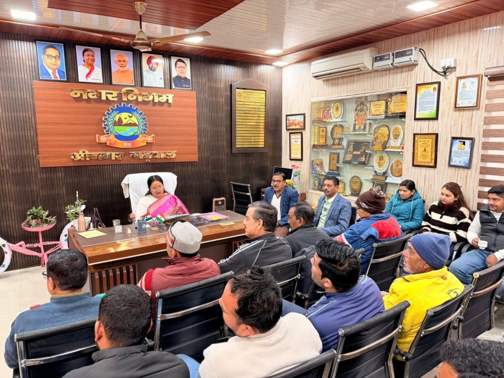 श्रीनगर को हॉर्न फ्री व नो ओवरटेकिंग जोन बनाने की दिशा में बड़ा कदम, मेयर आरती भंडारी की पहल से शुरू हुआ सकारात्मक बदलाव