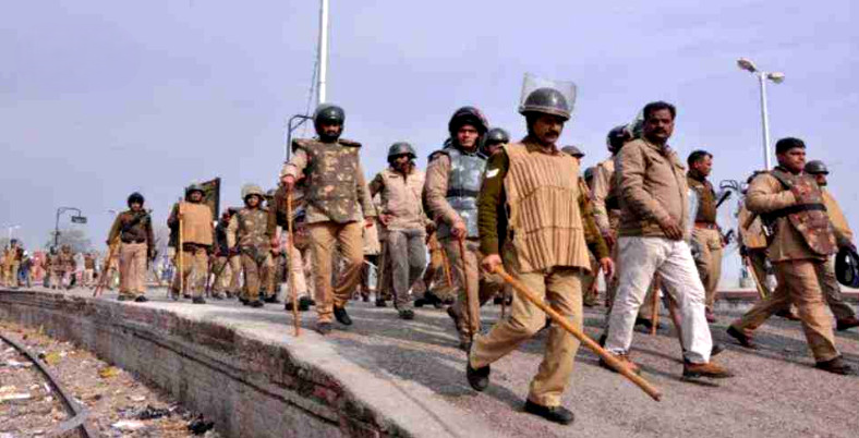 नैनीताल के मोताहल्दू में श्रमिकों का प्रदर्शन, पुलिस बल तैनात, हल्का बल प्रयोग।