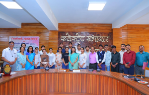 पौड़ी में बोर्ड टॉपर्स सम्मानित, 21 मेधावी विद्यार्थियों को मिला सम्मान, ऑनलाइन कोचिंग योजना पर भी चर्चा