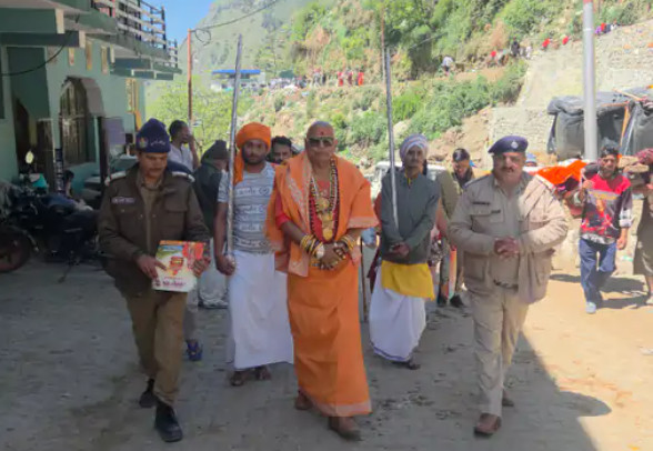 चारधाम छड़ी यात्रा पर्यावरण संरक्षण का संदेश लेकर आगे बढ़ रही है, यमुनोत्री धाम पहुंची यात्रा