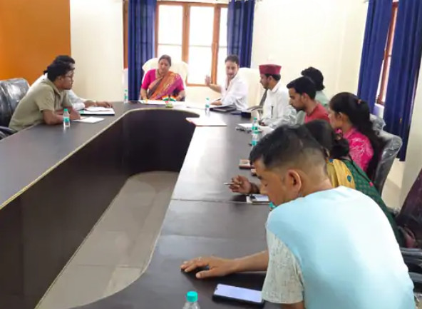 कपकोट : नगर पंचायत बोर्ड बैठक में पशु आश्रय स्थल और शौचालय निर्माण को मंजूरी, कूड़ा शुल्क भी तय