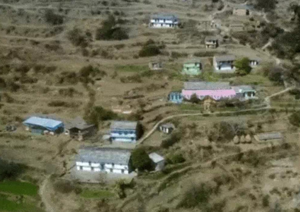 पहाड़ों में चकबंदी से पलायन रोकने की तैयारी: 5 साल में 275 गांवों को जोड़ेगी सरकार।