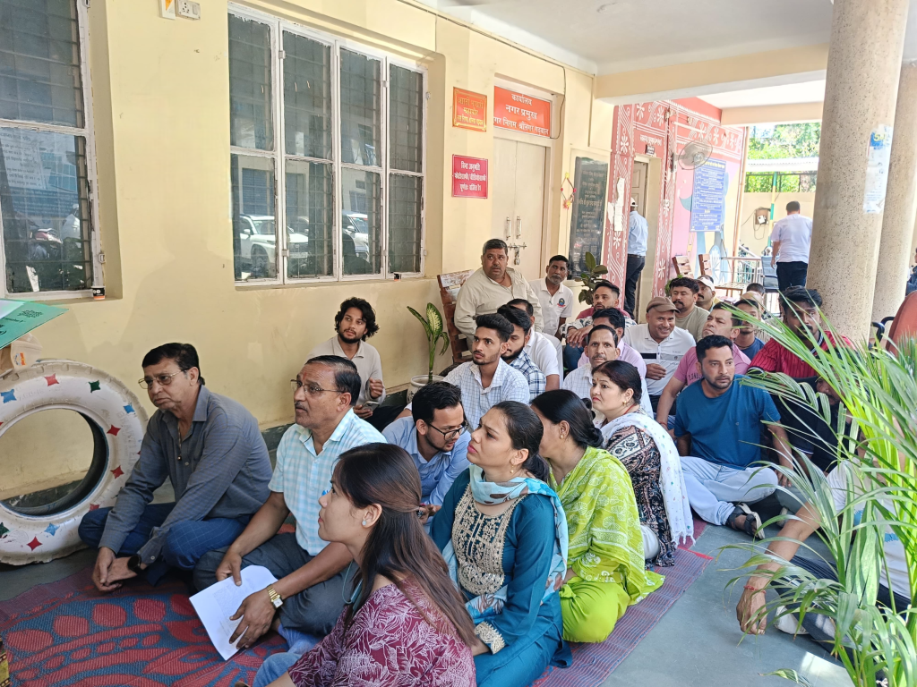 श्रीनगर निगम कर्मियों और पार्षद संदीप रावत में ठनी, वार्ड 40 में ठप हो सकते हैं विकास कार्य।