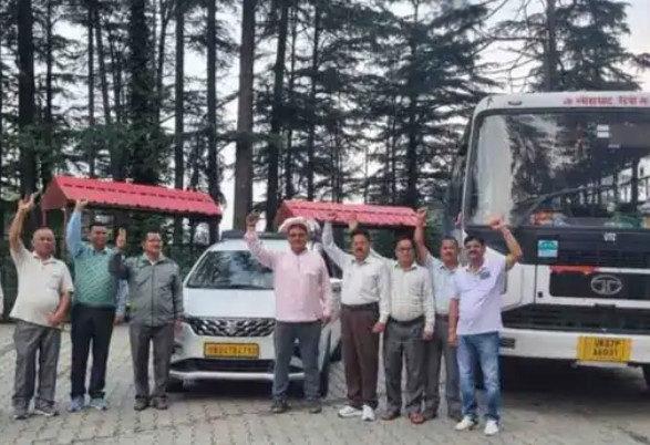 चंपावत से देहरादून के लिए रवाना हुए शिक्षक, 13 सूत्रीय मांगों को लेकर तेज किया आंदोलन।