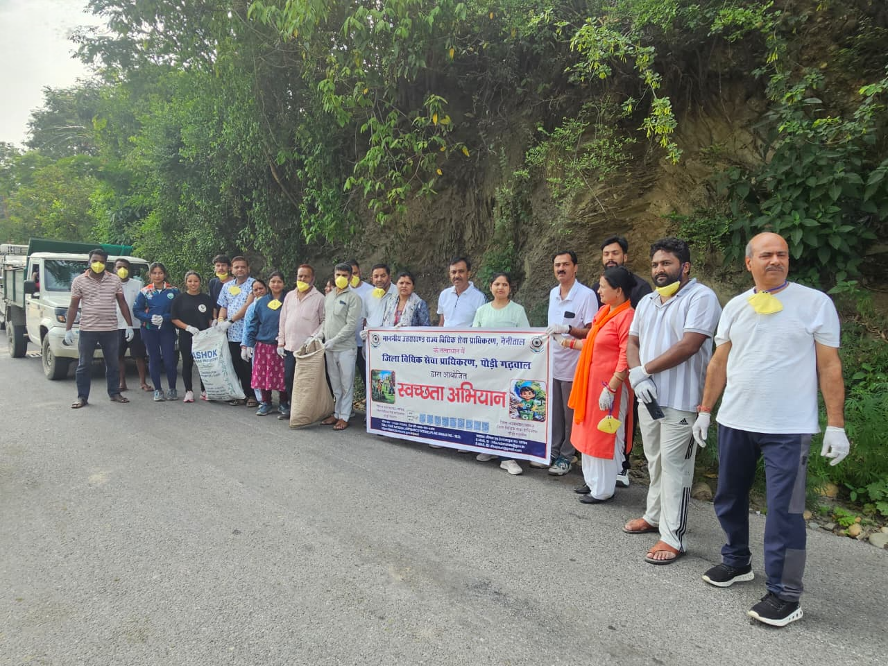 International Yoga Diwas Par Srinagar Nyayalaya Parisar Mein Yoga Evam Vrihat Swachhta Abhiyan
