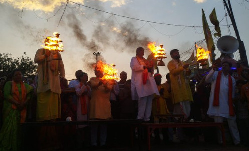 टनकपुर: मां शारदा के धाम में पहुंचे प्रवीण तोगड़िया, शारदा घाट की आरती में शामिल होकर दिया संस्कृति और पर्यावरण संरक्षण का संदेश