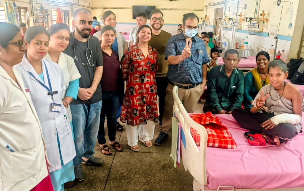 सर्पदंश के जहर से बुझने को थी एक जिंदगी, बेस अस्पताल ने 12 दिन की जद्दोजहद से लौटाई सांसें